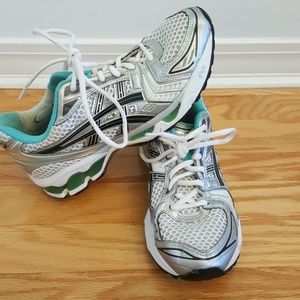 White and Gray Asics Gel-Kayano 14 Size 7.5